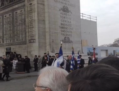 Η παρέλαση των Ελλήνων για την 25η Μαρτίου στο Παρίσι (φωτό, βίντεο)